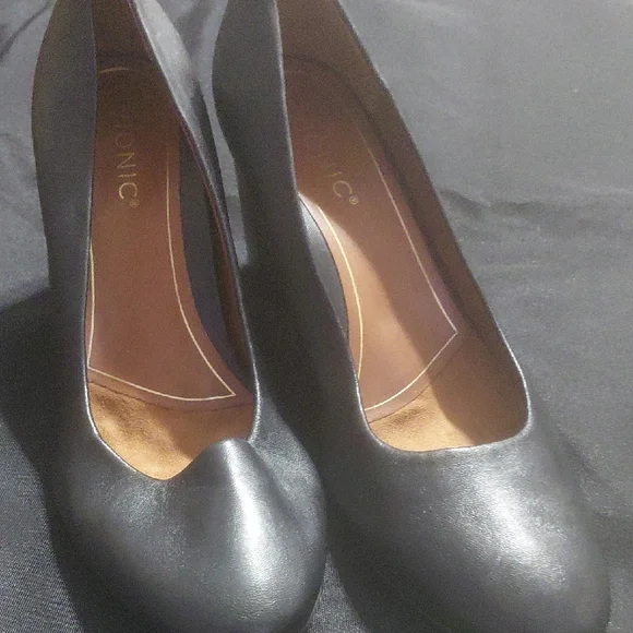 ♻️👠 Vionic Black Color Pumps - Picture 8 of 8